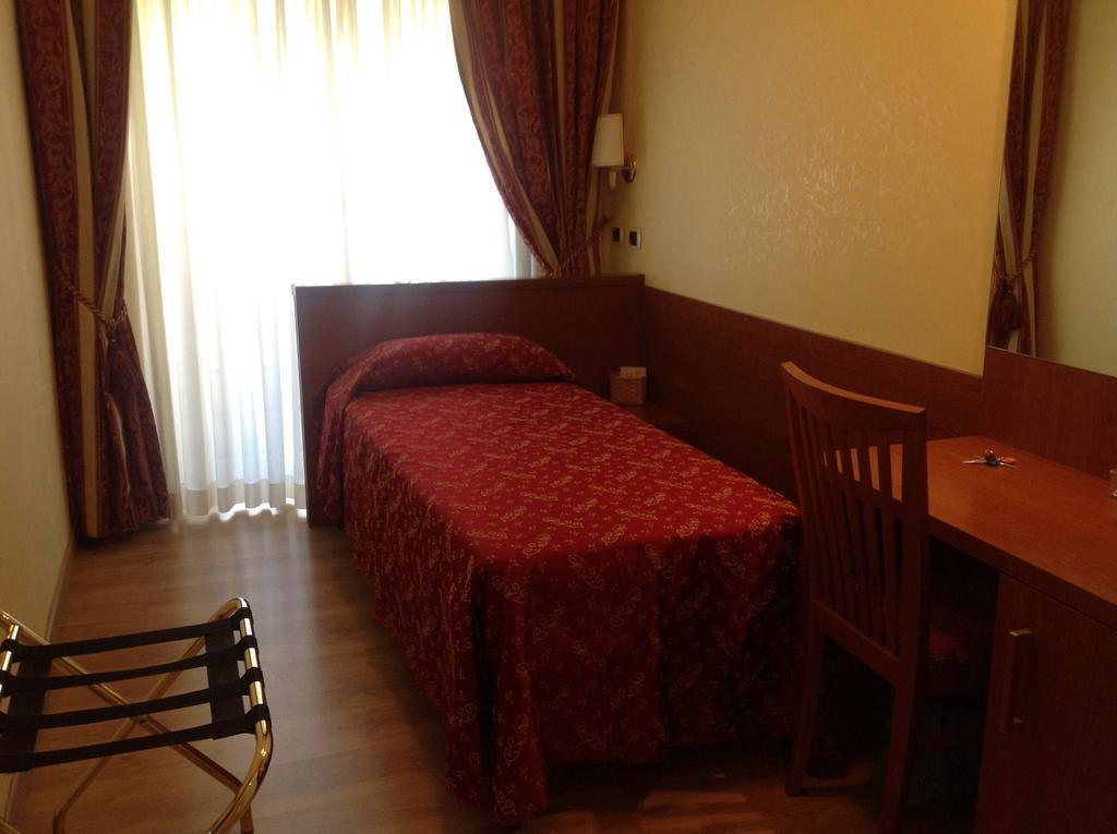 Single Room,57742591:JPEG